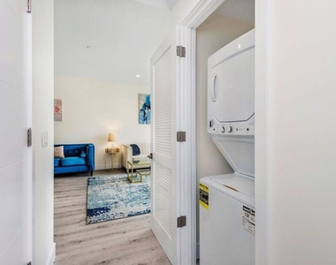 1237 S Holt Avenue - Photo Thumbnail 18