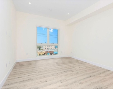 1237 S Holt Avenue - Photo Thumbnail 10