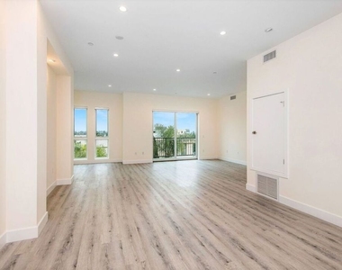 1237 S Holt Avenue - Photo Thumbnail 4