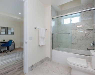 1237 S Holt Avenue - Photo Thumbnail 20