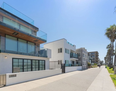 2205 Ocean Front Walk - Photo Thumbnail 14