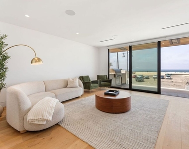 2205 Ocean Front Walk - Photo Thumbnail 3