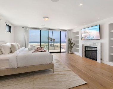 2205 Ocean Front Walk - Photo Thumbnail 10