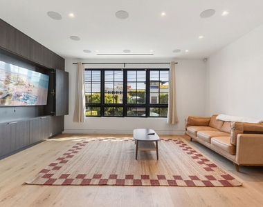 2205 Ocean Front Walk - Photo Thumbnail 1
