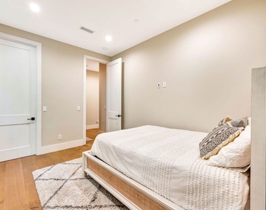 4145 Tujunga Avenue - Photo Thumbnail 12