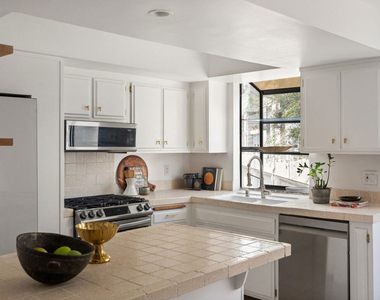 4658 Don Lorenzo Drive - Photo Thumbnail 8