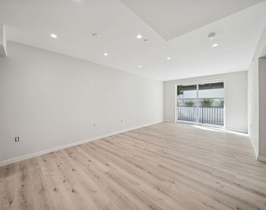 1051 S Corning Street - Photo Thumbnail 3