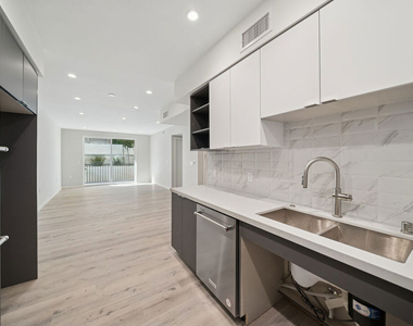 1051 S Corning Street - Photo Thumbnail 7