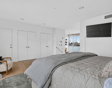 660 Rose Avenue - Photo Thumbnail 13