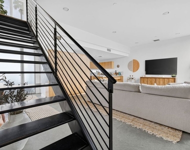 660 Rose Avenue - Photo Thumbnail 10