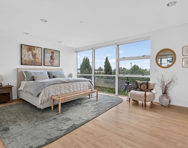 660 Rose Avenue - Photo Thumbnail 11