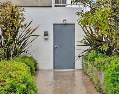660 Rose Avenue - Photo Thumbnail 20