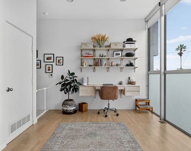 660 Rose Avenue - Photo Thumbnail 15