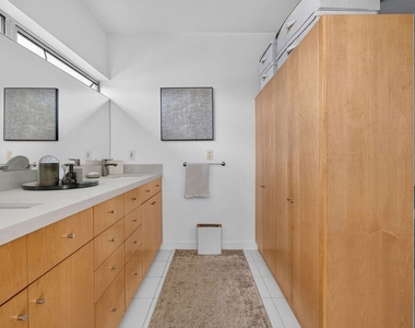 660 Rose Avenue - Photo Thumbnail 16
