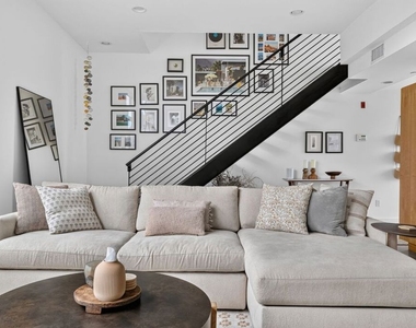 660 Rose Avenue - Photo Thumbnail 6