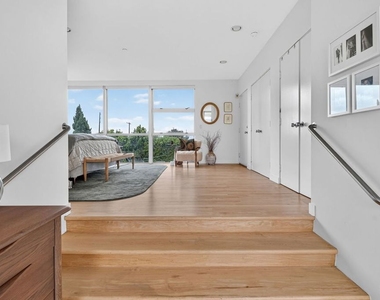 660 Rose Avenue - Photo Thumbnail 14