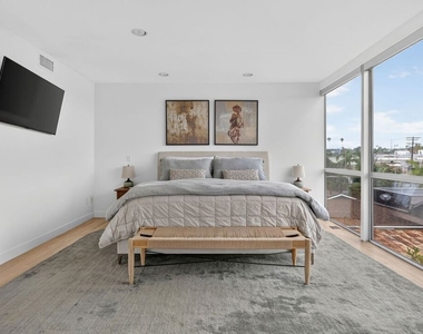 660 Rose Avenue - Photo Thumbnail 12