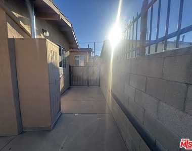317 N Coronado Street - Photo Thumbnail 6