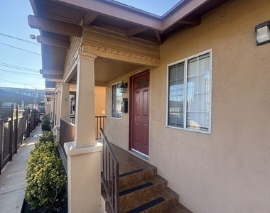 317 N Coronado Street - Photo Thumbnail 8