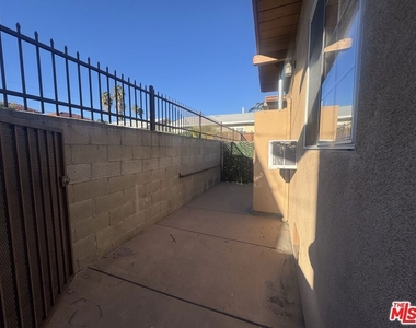 317 N Coronado Street - Photo Thumbnail 5