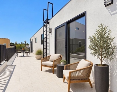 1070 1/2 E Masselin Avenue - Photo Thumbnail 8