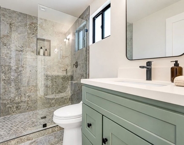 1070 1/2 E Masselin Avenue - Photo Thumbnail 7