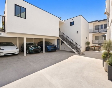 1070 1/2 E Masselin Avenue - Photo Thumbnail 9