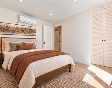 1070 1/2 E Masselin Avenue - Photo Thumbnail 6