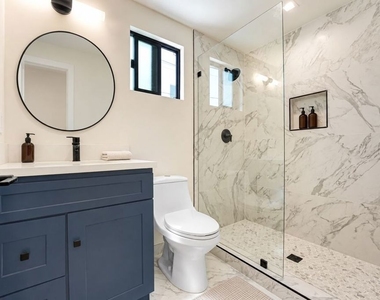 1070 1/2 E Masselin Avenue - Photo Thumbnail 5