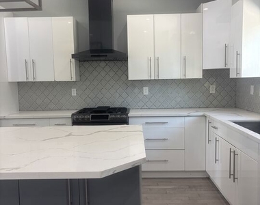 7925 Kittyhawk Avenue - Photo Thumbnail 3