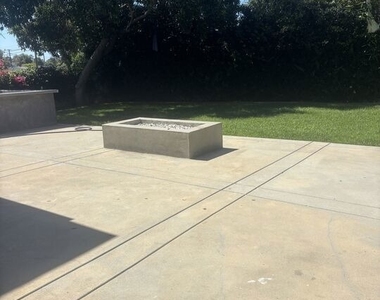 7925 Kittyhawk Avenue - Photo Thumbnail 15