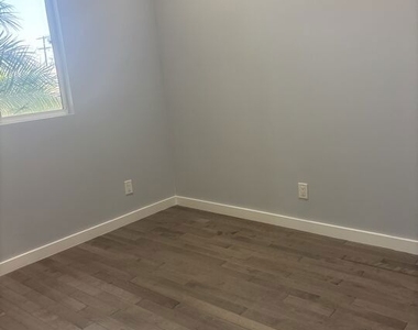7925 Kittyhawk Avenue - Photo Thumbnail 6