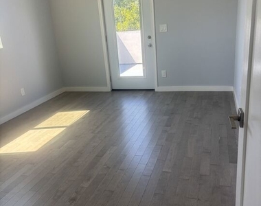 7925 Kittyhawk Avenue - Photo Thumbnail 12