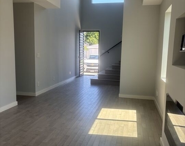 7925 Kittyhawk Avenue - Photo Thumbnail 11