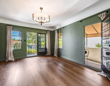 339 N Croft Avenue - Photo Thumbnail 5