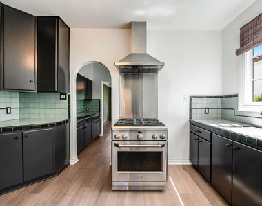 339 N Croft Avenue - Photo Thumbnail 9
