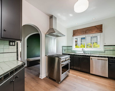 339 N Croft Avenue - Photo Thumbnail 8