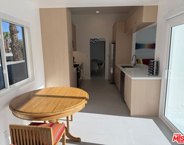 3060 N Farrell Drive - Photo Thumbnail 7
