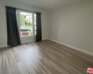 1284 S Highland Avenue - Photo Thumbnail 10