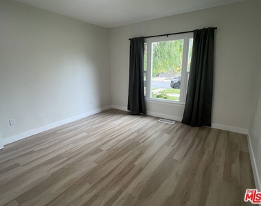1284 S Highland Avenue - Photo Thumbnail 14