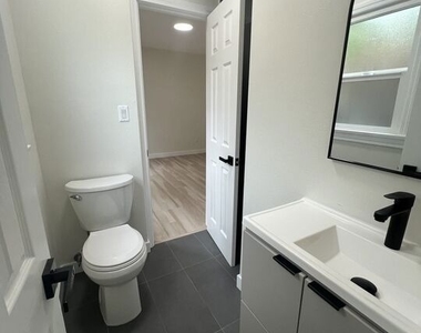 1284 S Highland Avenue - Photo Thumbnail 12