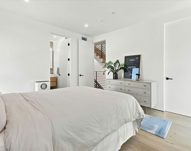 6077 1/2 Horner Street - Photo Thumbnail 9
