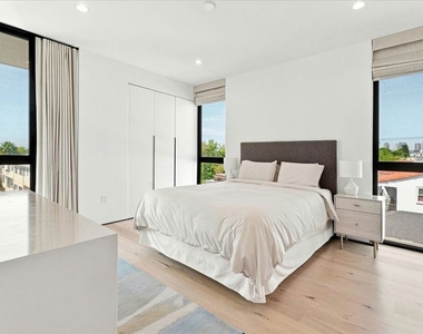 6077 1/2 Horner Street - Photo Thumbnail 8