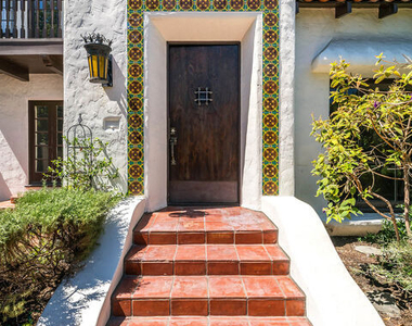 337 N Croft Avenue - Photo Thumbnail 2