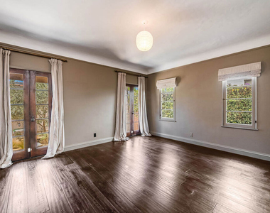 337 N Croft Avenue - Photo Thumbnail 8