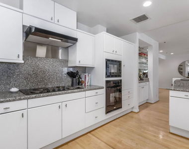 10724 Wilshire Boulevard - Photo Thumbnail 8