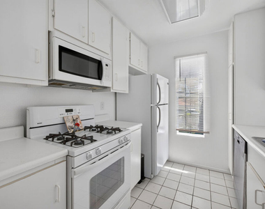 2554 Olive Drive - Photo Thumbnail 11