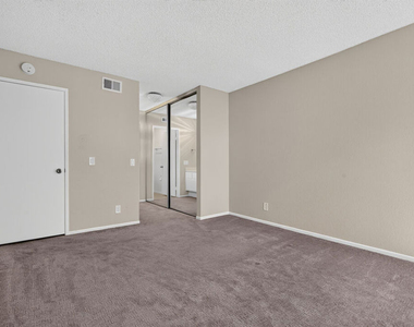 2554 Olive Drive - Photo Thumbnail 16