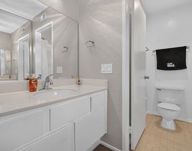 2554 Olive Drive - Photo Thumbnail 17