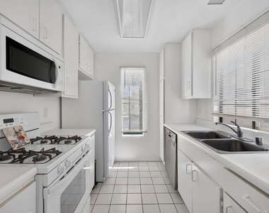 2554 Olive Drive - Photo Thumbnail 10